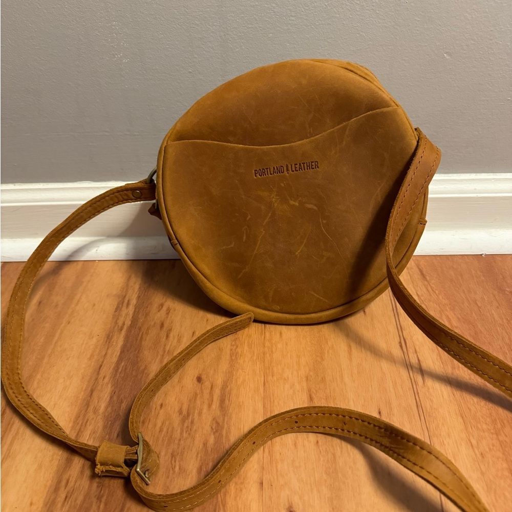 Portland Leather Circle Crossbody